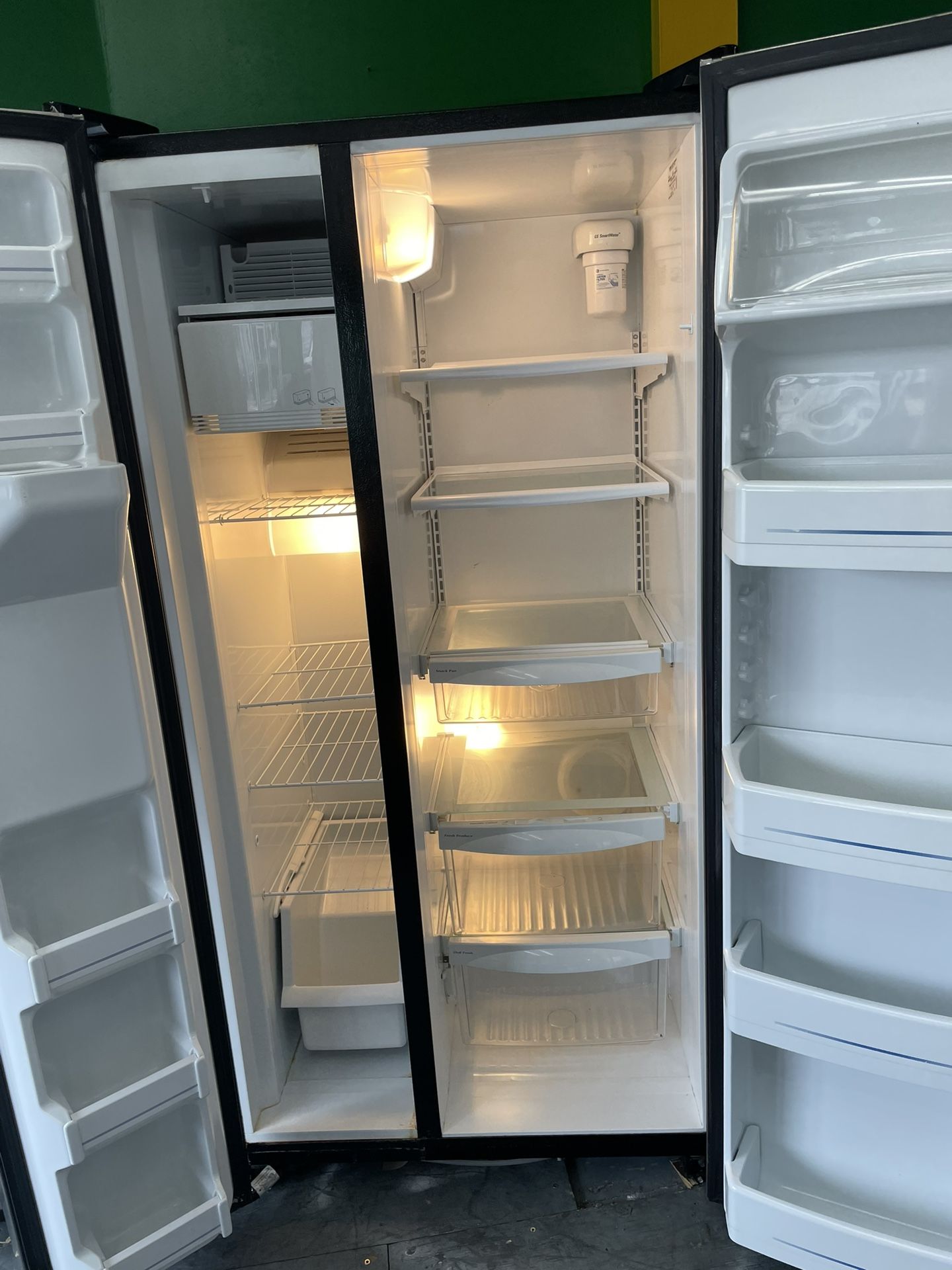 36” in wide frige use like new perfect working