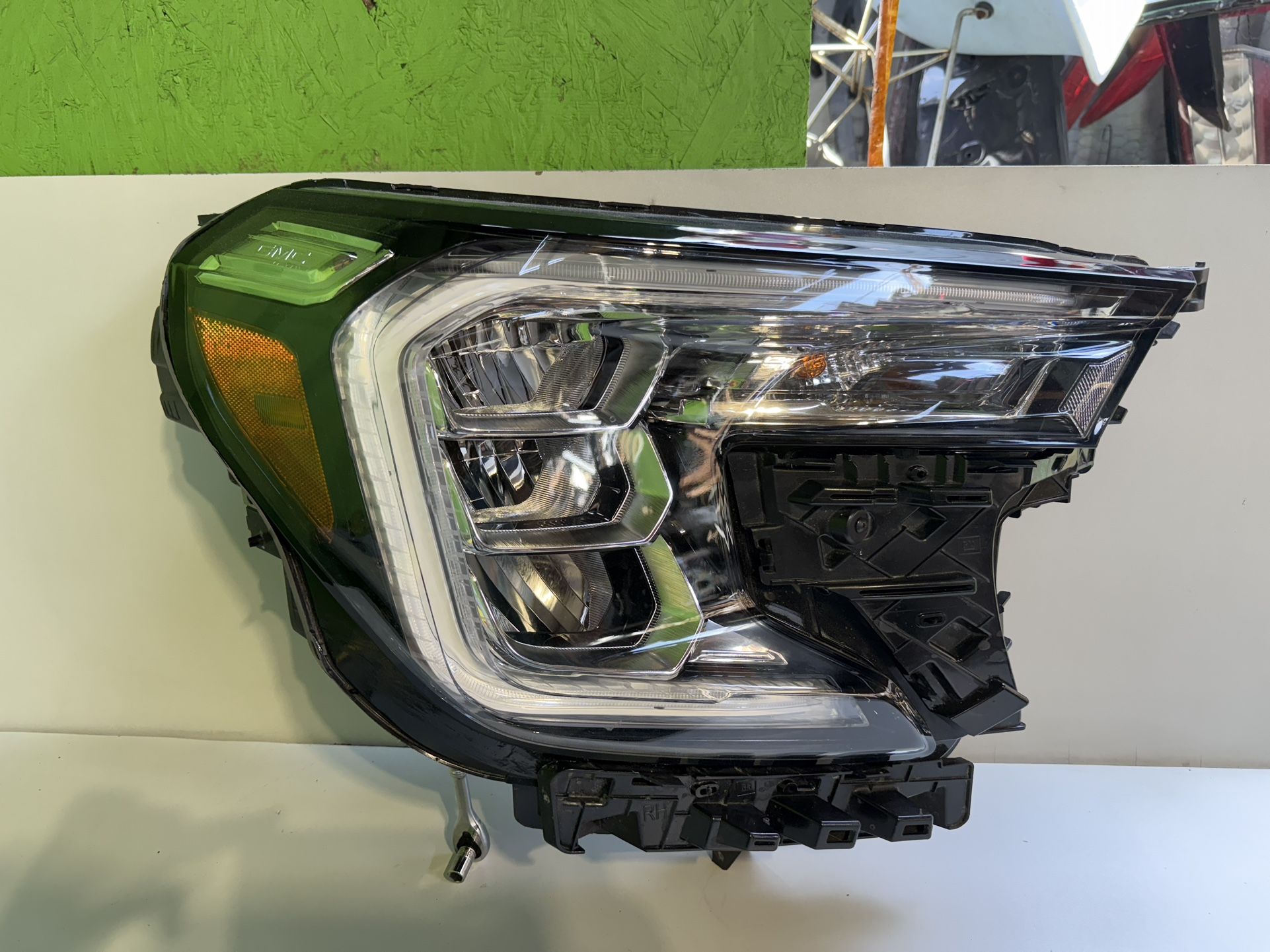 2023-2024 GMC TERRAIN RIGHT PASSENGER SIDE HEADLIGHT FULL LED OEM (contact info removed)0