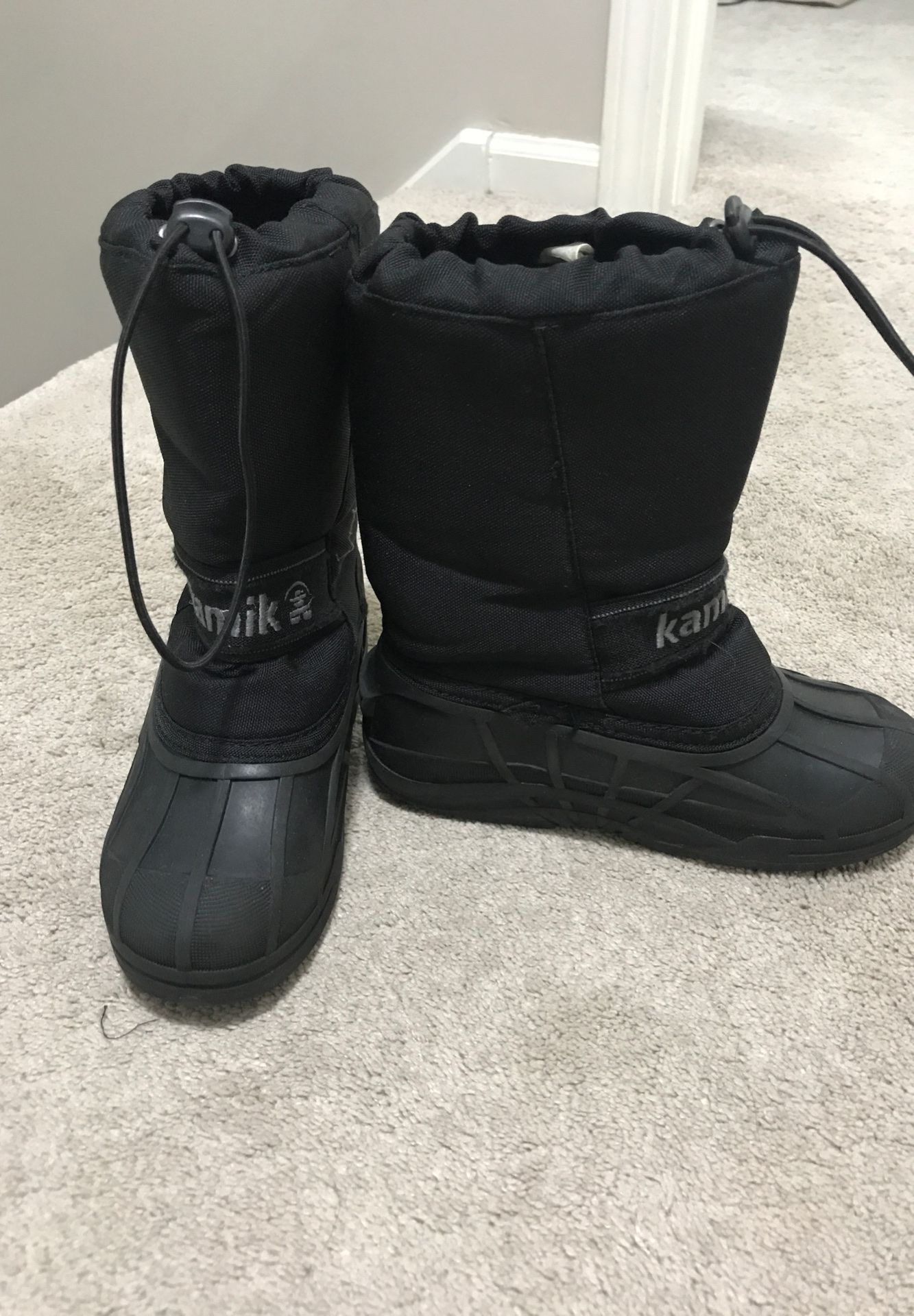 Kids Black size 2 Kamik snow boots