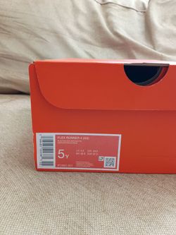 -BRAND NEW- Nike Flex Runners4's (Size 5Y)