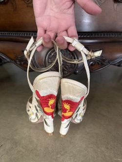 Eden White Paris Hilton Pump Shoes (6.5)