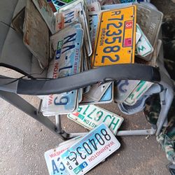 WHOLE BUTTLOAD OF OLD LICENSE PLATES  