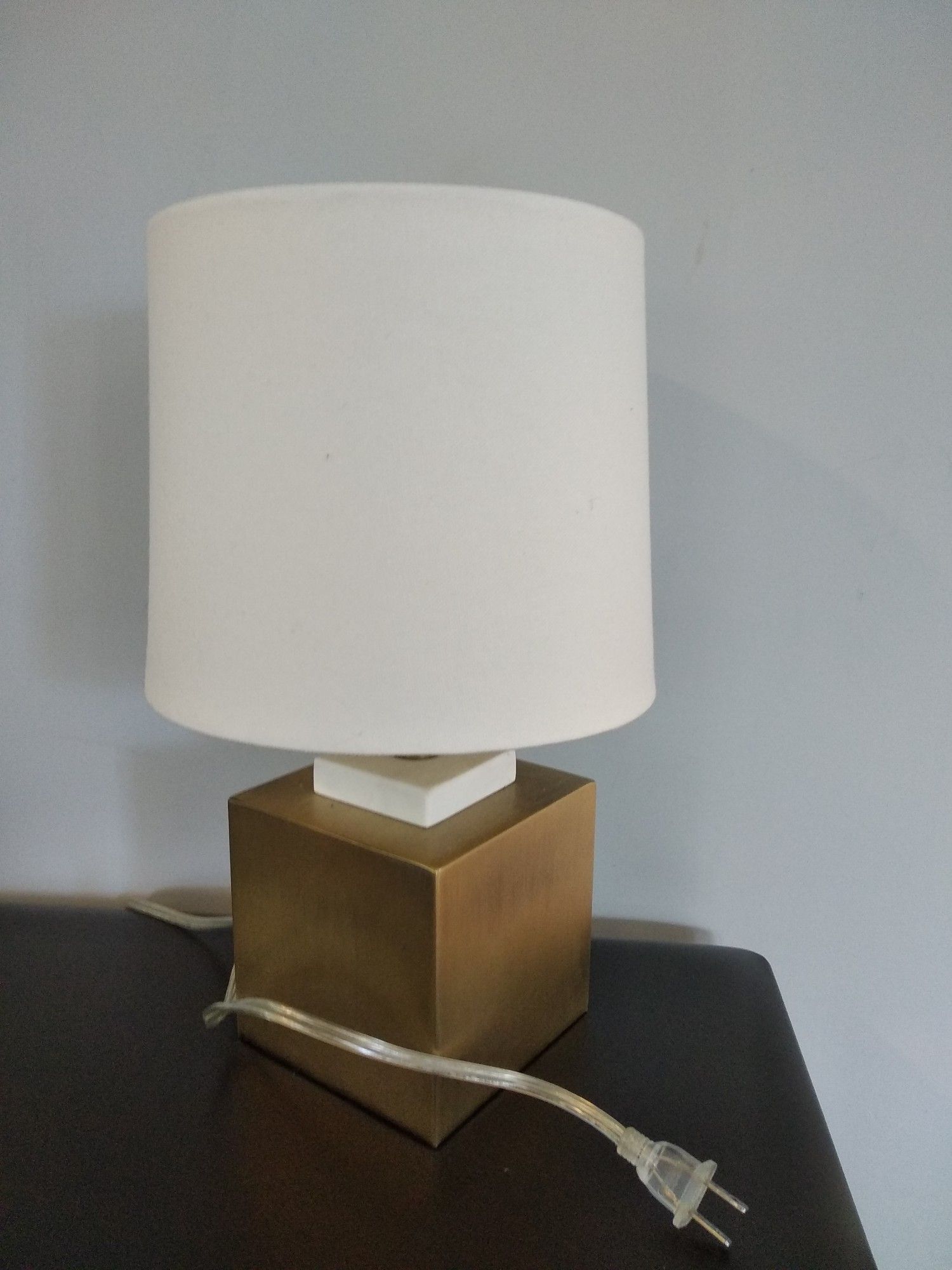 Lamp with cubic steel base