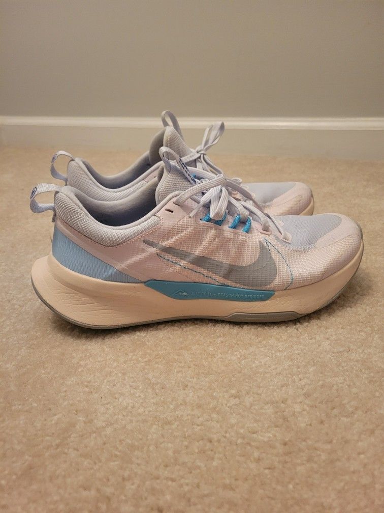 Nike Size 8 Women's Fitness Tennis Shoe
