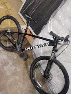 SPECIALIZED ROCKHOPPER MOUNTAIN BIKE (SMALL FRAM)