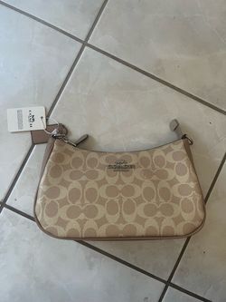 Coach Shoulder Bag (Tan/Light Brown)