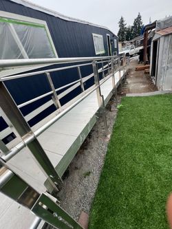 Aluminum ramp with wheelchair