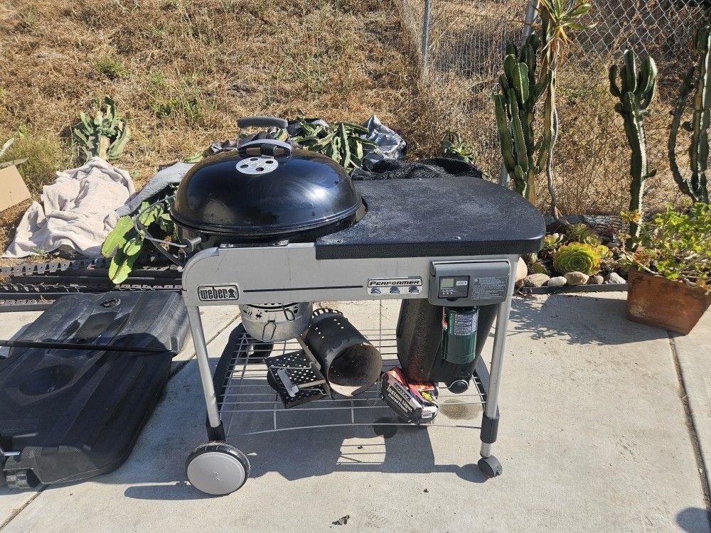 Weber Performer Deluxe Charcoal BBQ Grill