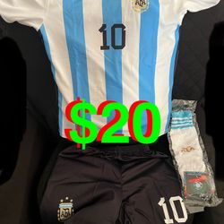 Halloween Costume - Think N Thrill 2024 Argentina #10 Leo. Copa-America Home Kids Football Soccer Jersey/Shorts/Socks Kit Youth Size: 26 (9-10) years 