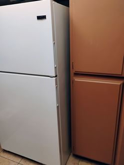Maytag Fridge/freezer less than 2 years old