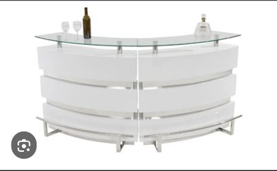 Modern Curved Home Bar – Excellent Condition 🌟
