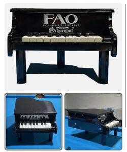 Fao Schwarz Schoenhut Black Baby Grand Piano