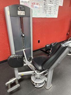 PREACHER CURL / HIP ADDUCTION