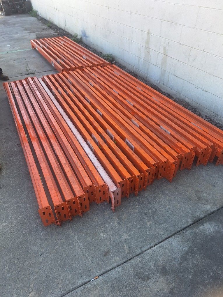 PALLET RACKS IN SALE