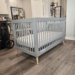 Delta Children - Essex 4-in-1 Convertible Baby Crib (Mattress Included)