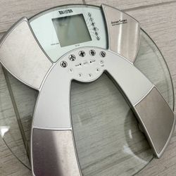 Tanita Glass Bathroom Scale w/ Innerscan Body Composition Scanner (Weight, BMI, Body Fat, etc)