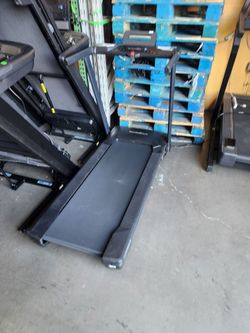 Nordictrack T series 5 treadmill- 330$ - 10% incline