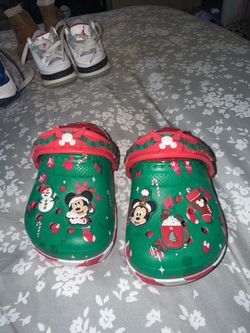 Kids Christmas crocs size 5c