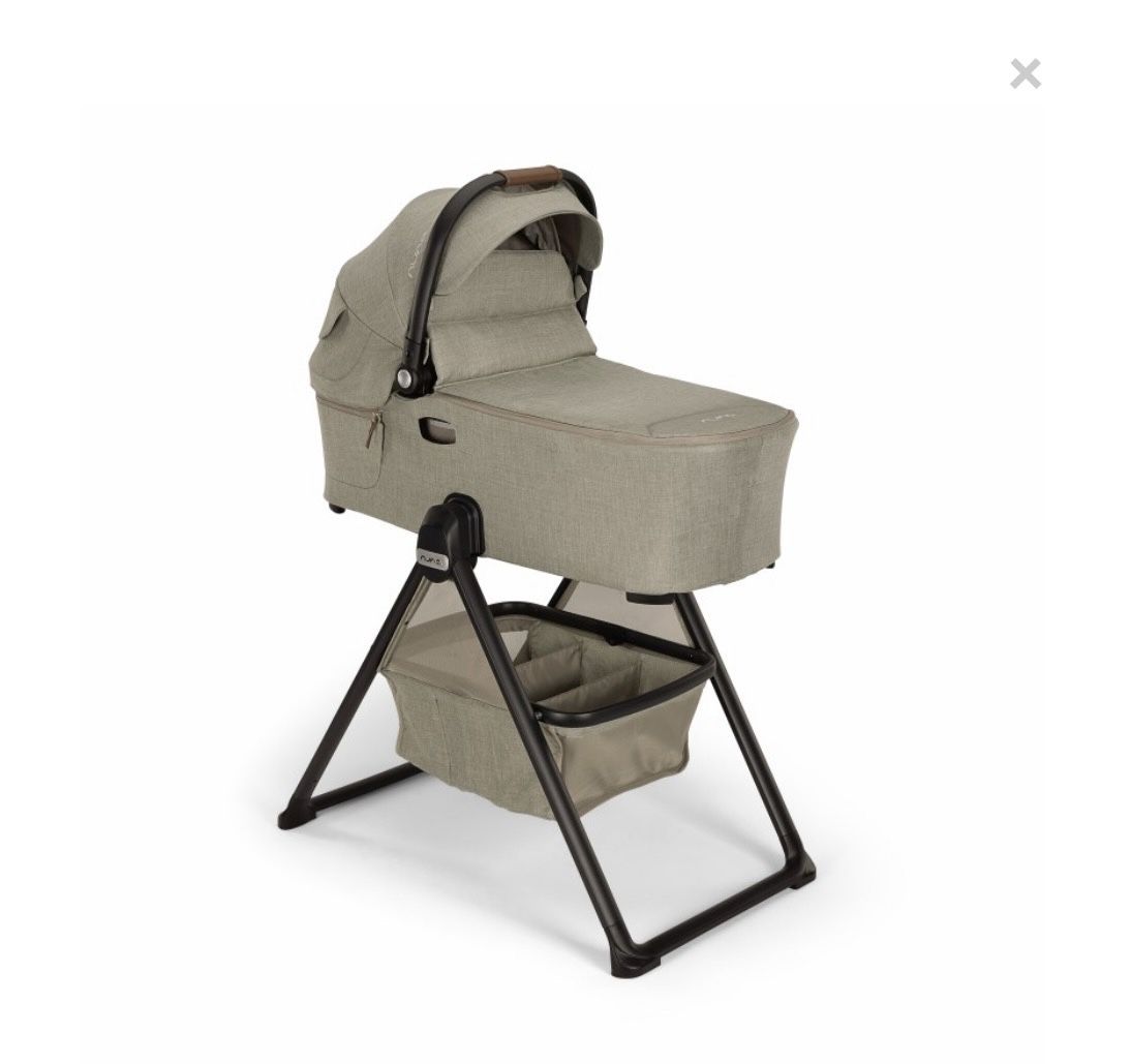 Demi Grow Bassinet and Stand In Hazelwood