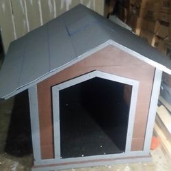 LARGE DOG HOUSE 