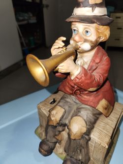 Willie The Trumpeter Hobo Clown Trumpet Player Figurine Music Box