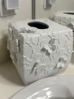 White And Gold Butterfly Bathroom Set $150
