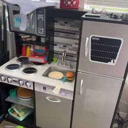 Children’s Kitchen Set