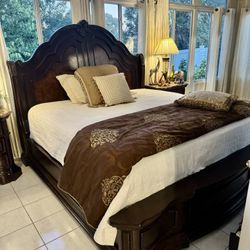 Beautiful! King size bedroom set!