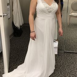 New David’s Bridal Wedding Dress Size 8 (runs small) 
