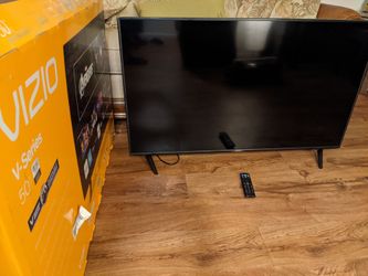 Vizio V Series UHD 50 Inch TV Like New