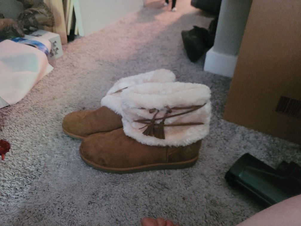 Size 12, Women's Fur Boots.