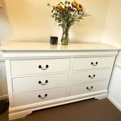 White 6-Drawer Dresser