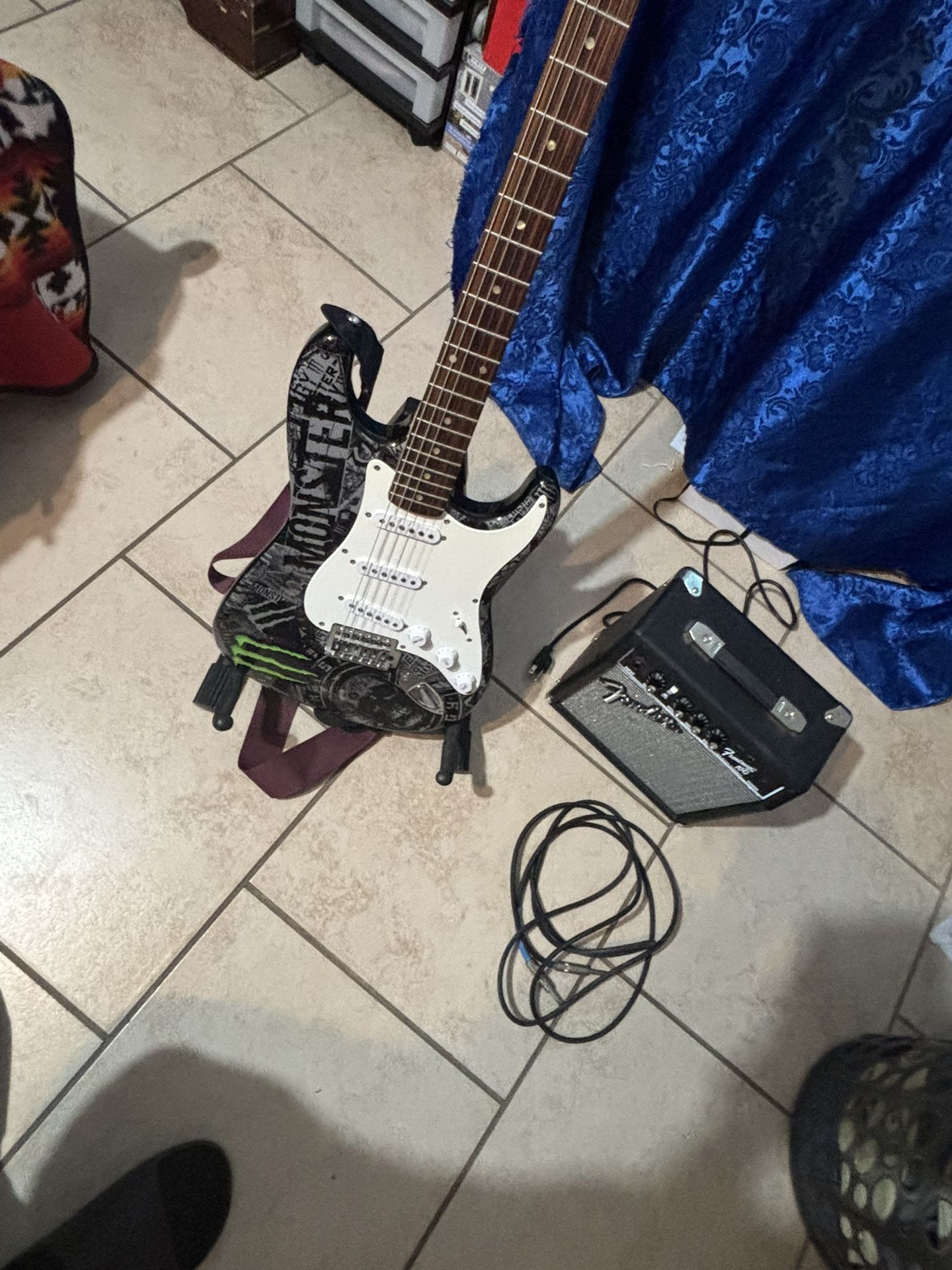 Monster Squire Límites Strat + Frontman Fender Amo