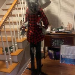  5ft Animatronic Werewolf , Howling Hudson Standing Poseable Halloween Decoration