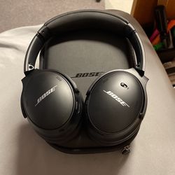 Bose 45 Headphones Brand New