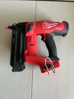 Milwaukee M18 FUEL 18-Volt Lithium-Ion Brushless Cordless Gen II 18-Gauge Brad Nailer (Tool-Only)