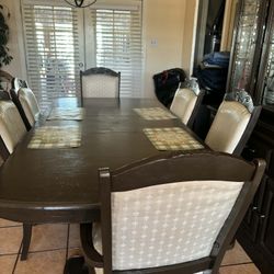 Dining Table & 6 Chairs 