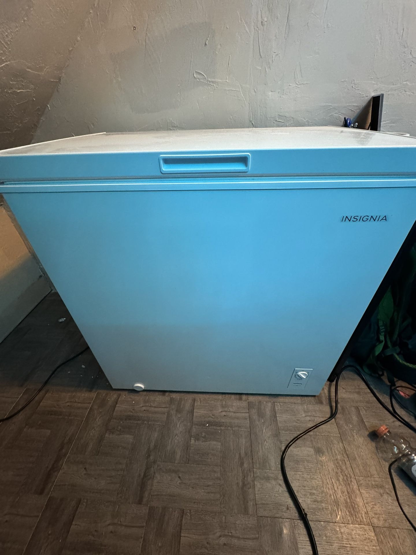 Insigniaâ„¢ - 7.0 Cu. Ft. Garage Ready-Chest Freezer