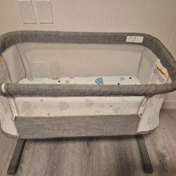 Baby Bassinet *NOT FREE* SEND OFFER* 