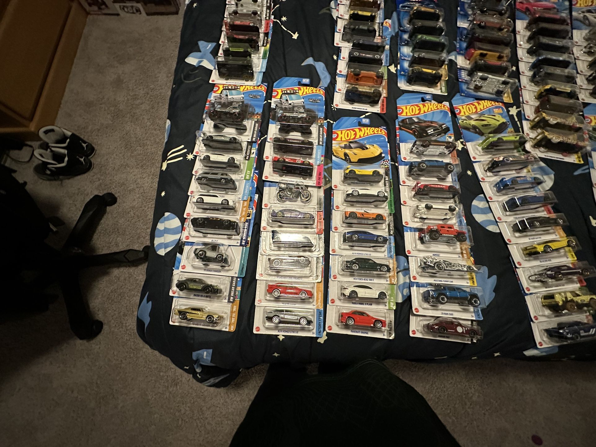 Selling Hotwheels (READ DESC)