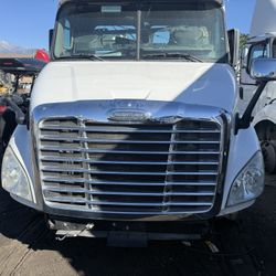 2014 Frightliner Hood / $1000 /