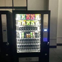 Combo Vending Machine With Credit Card Reader 