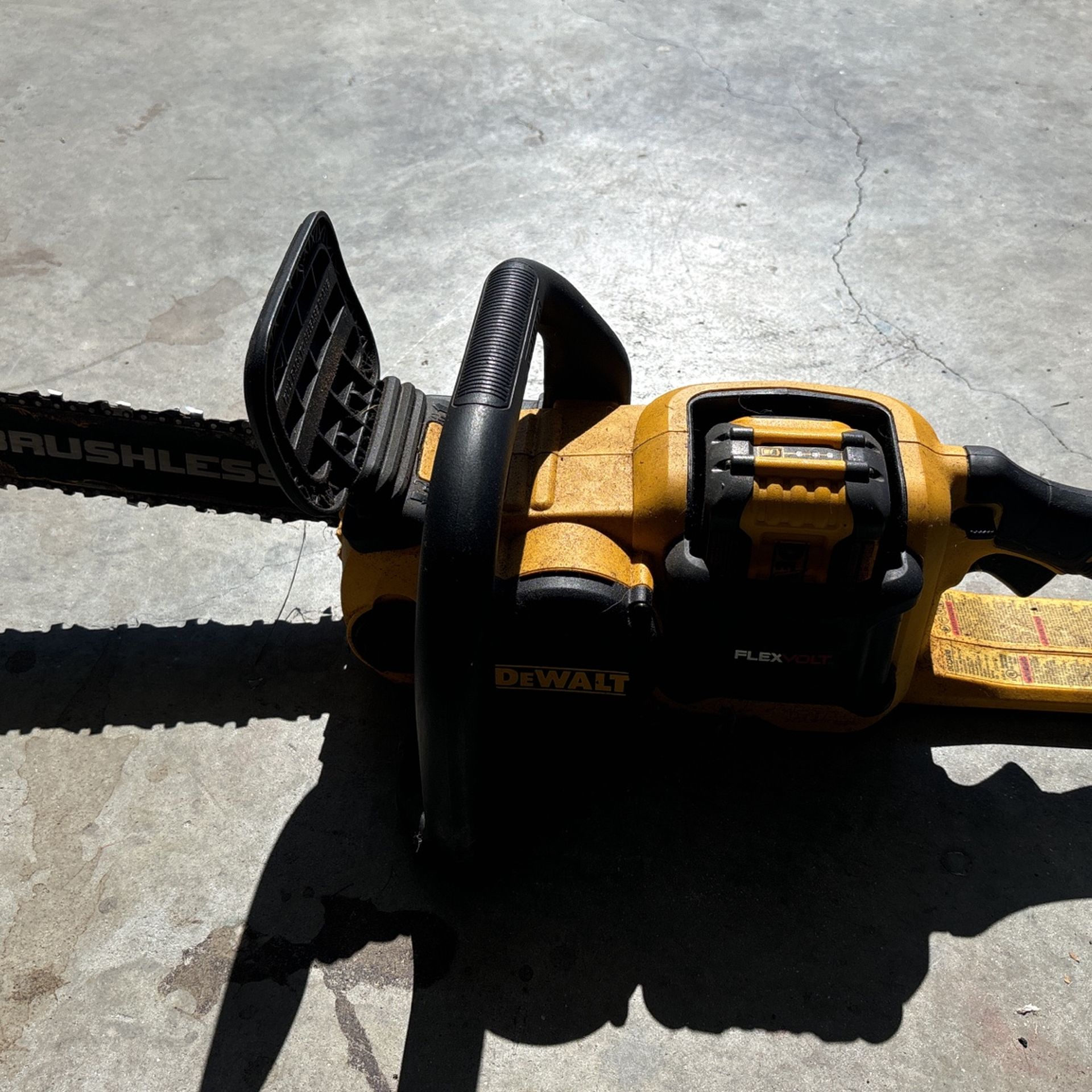 FLEXVOLT 60V MAX 18in. Brushless Cordless Battery Powered Chainsaw