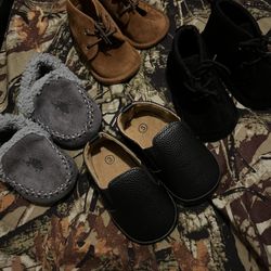 Size 2/3 Baby Shoes And New Bibs And Crawling Pads 