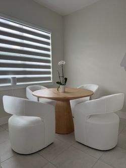 Rooms To Go Dinner Table
