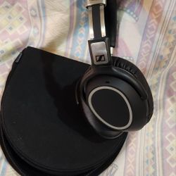 Sennheiser PXC 550 Over-Ear Wireless Bluetooth Headphones - Black