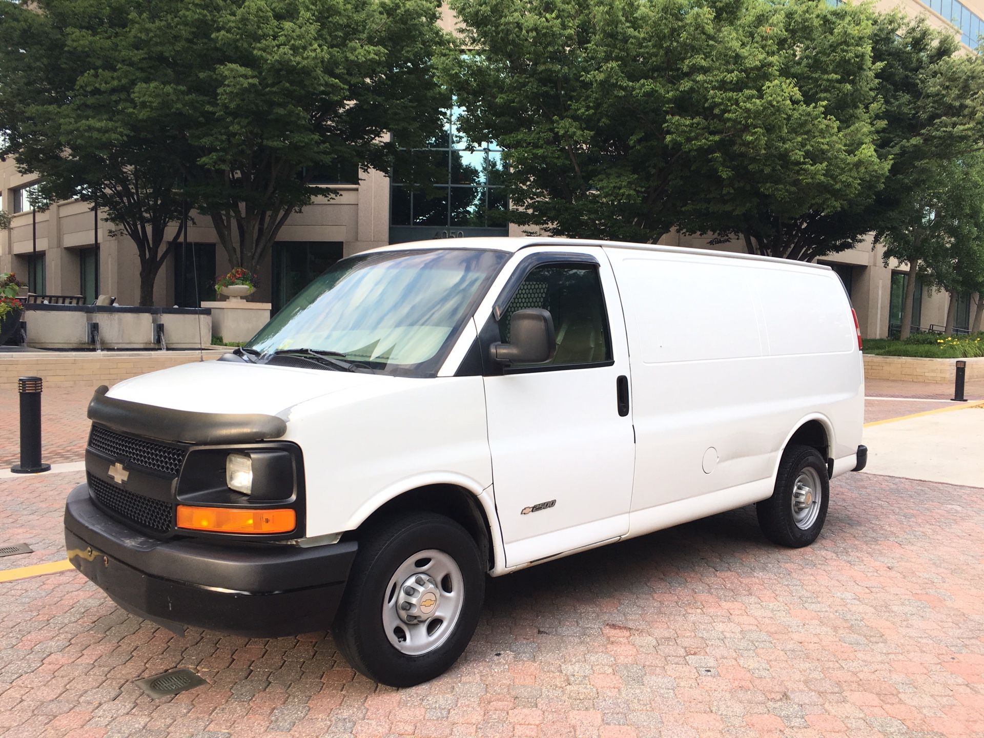 2005 Chevrolet Express 2500 Cargo Van Work Shelves 110,000 Miles