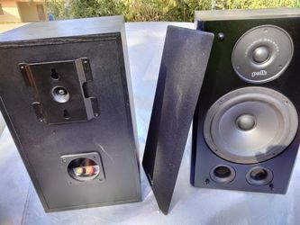 Polk Bookshelf Speakers. As Brand New!