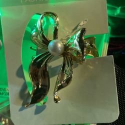 Golden Now Hair Clip