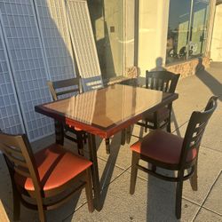 Vendo Toda Clases De Sillas Nuevas Y Usada Barnizadas Y Recién Retapizads(contact info removed)